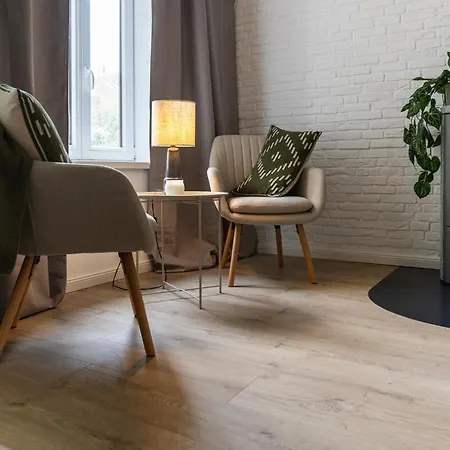 Cy Neustadt - Balkon - Innenstadt - Altbau Apartmán