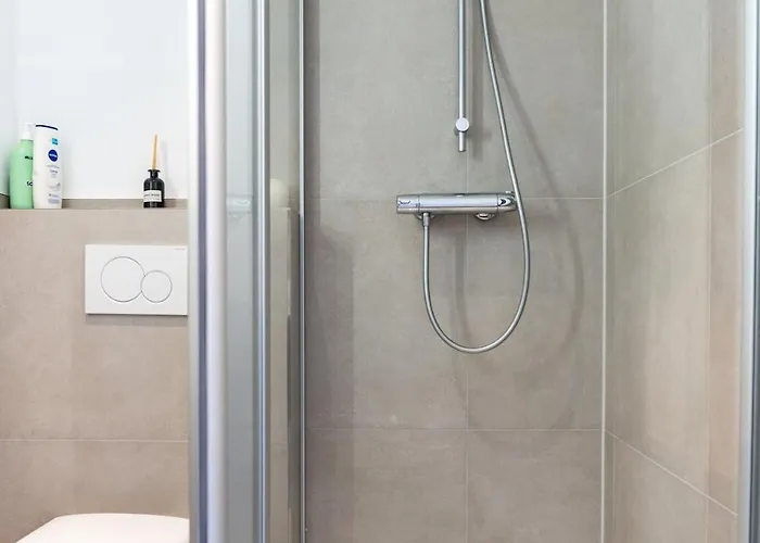 Cy Neustadt - Balkon - Innenstadt - Altbau Apartmán *