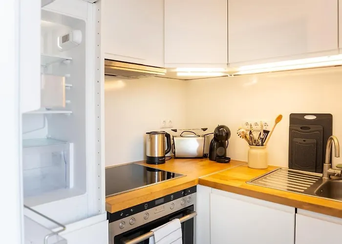 Cy Neustadt - Balkon - Innenstadt - Altbau Apartmán